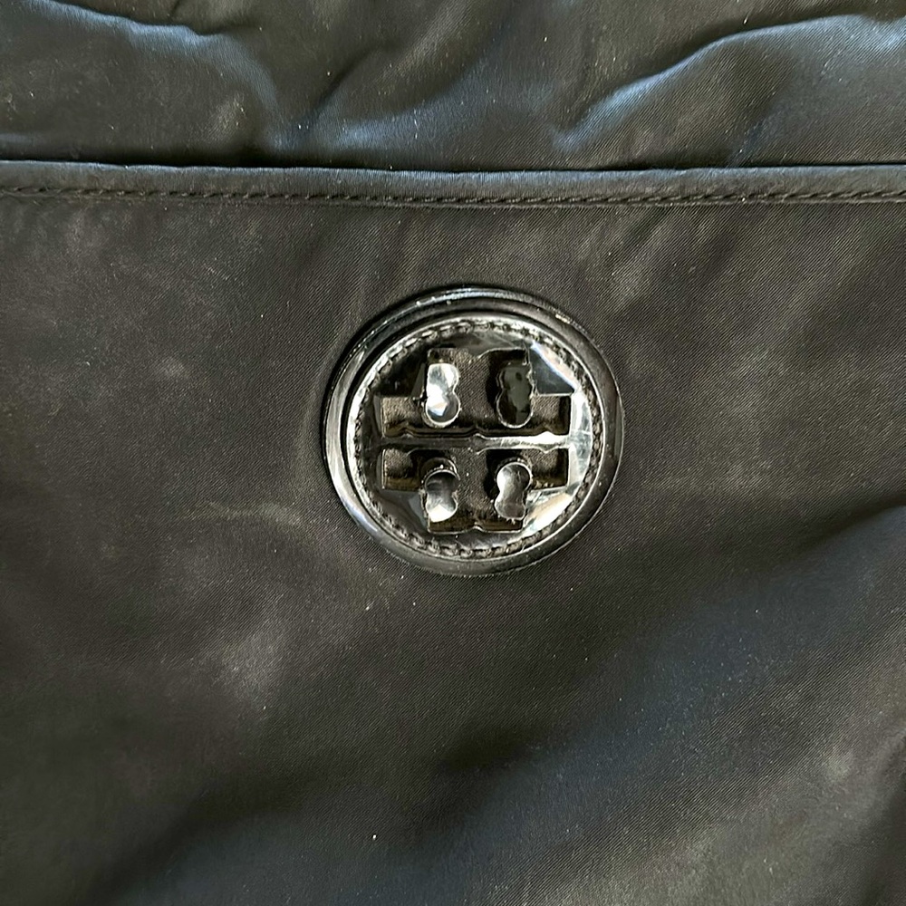 Tory Burch Black Nylon Messenger Bag w/Gold Zipper Detail • Clean In & Out - Picture 5 of 9